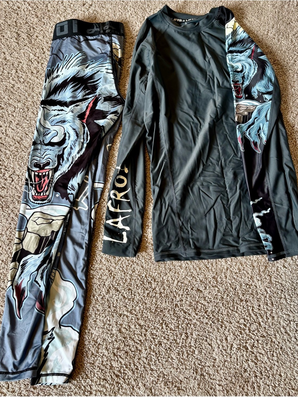 LAFROI Black & Gray Men’s Rash Guard Set with Graphic Wolf Print